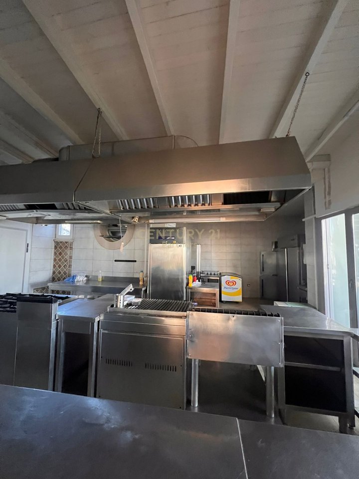 JEPET ME QIRA RESTORANT VIJË E PARË ME DETIN – SHKËMBI I KAVAJËS