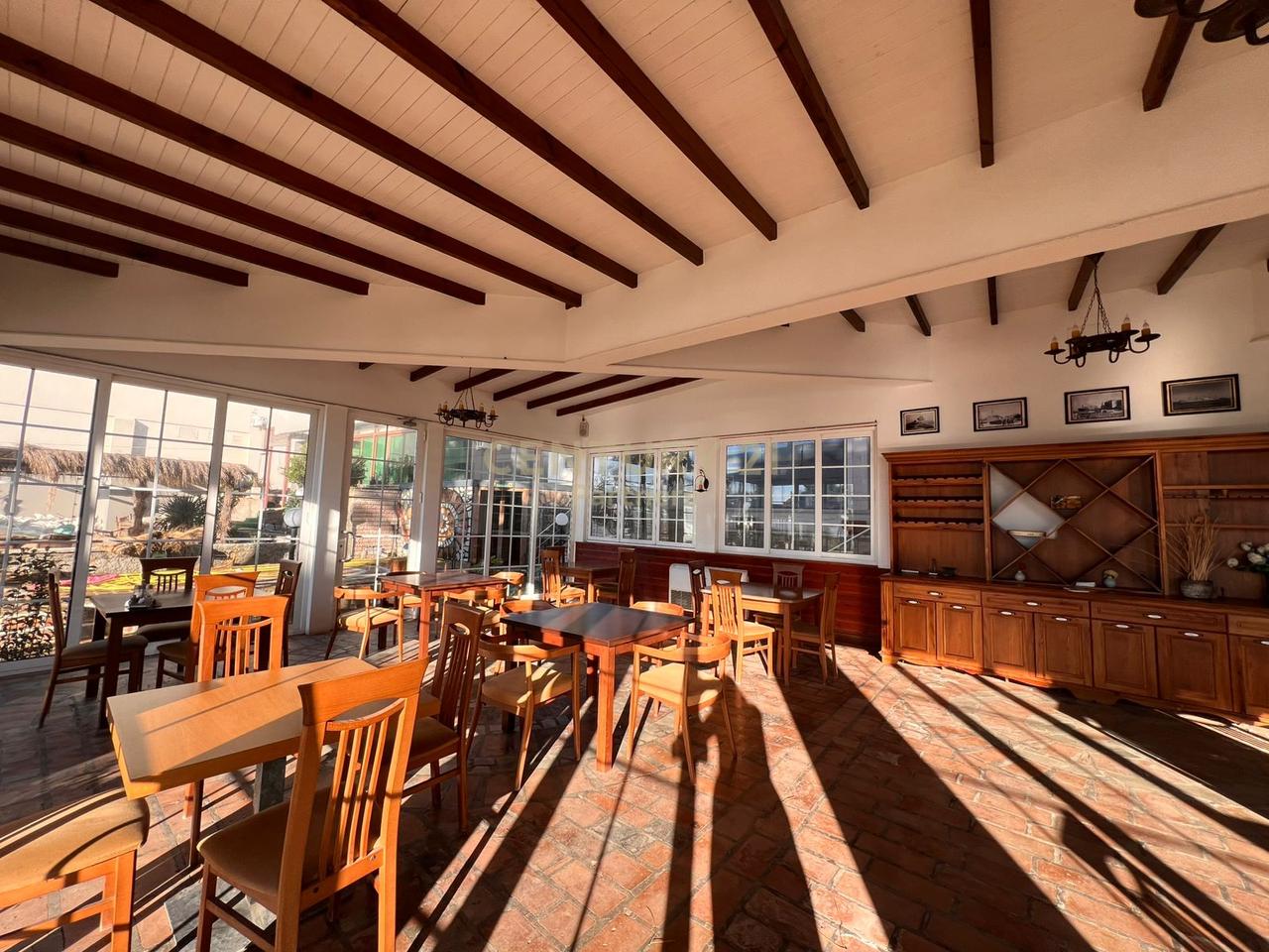 JEPET ME QIRA RESTORANT VIJË E PARË ME DETIN – SHKËMBI I KAVAJËS