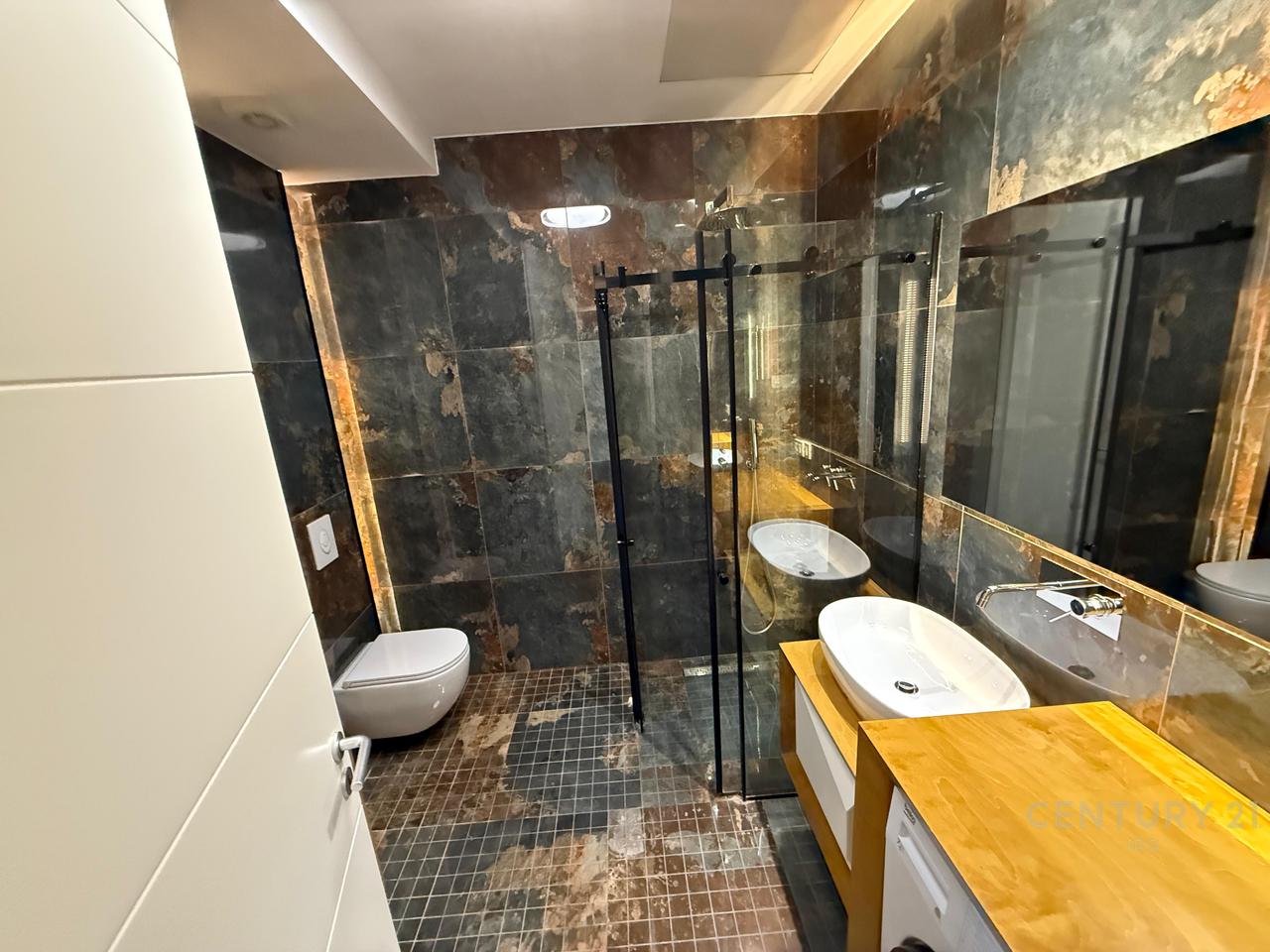 Apartament luksoz 1+1 + Post Parkimi te Park Gate!