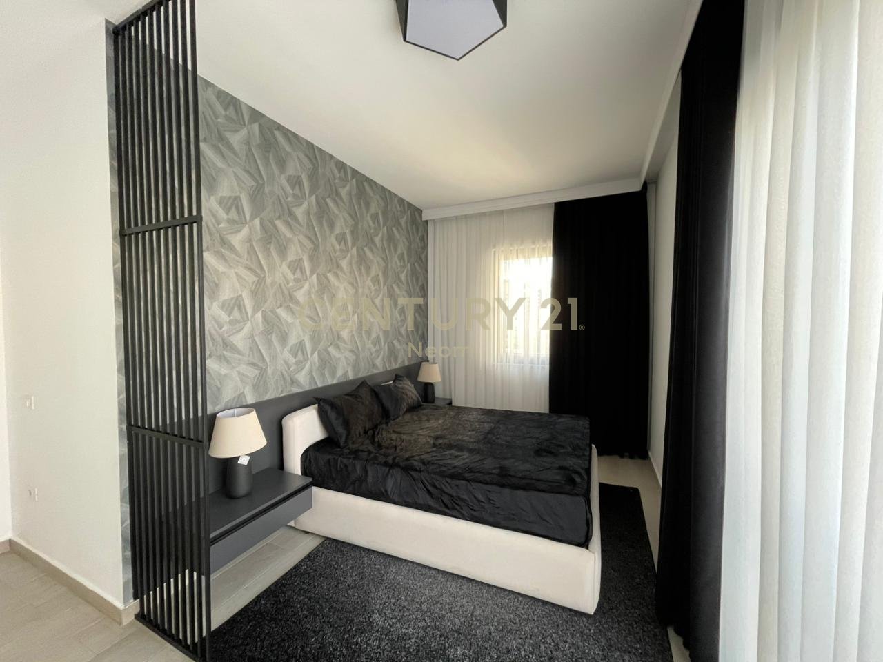 Qira, Apartament modern 2+1 Liqeni i Thate me pamje te lire!