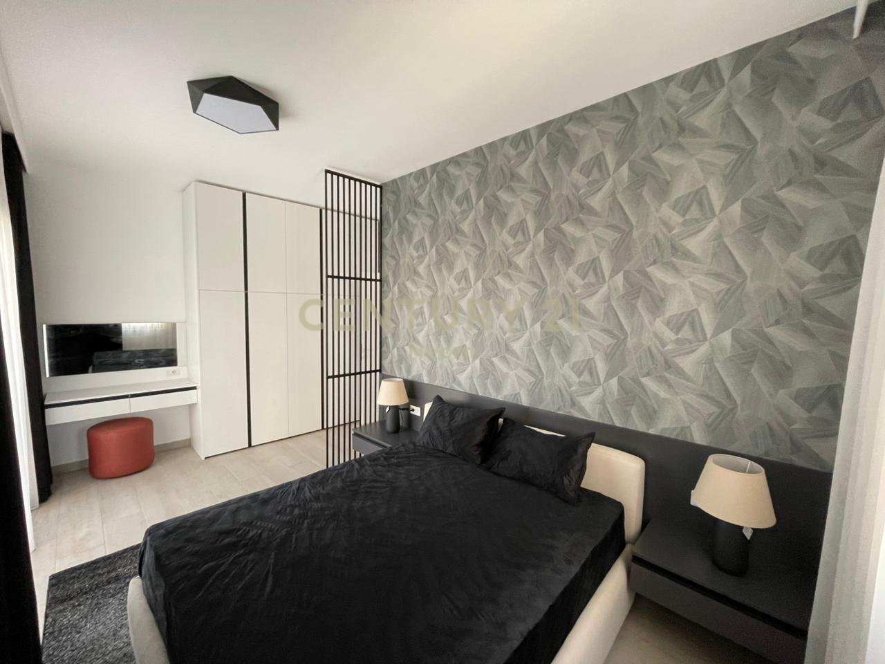 Qira, Apartament modern 2+1 Liqeni i Thate me pamje te lire!