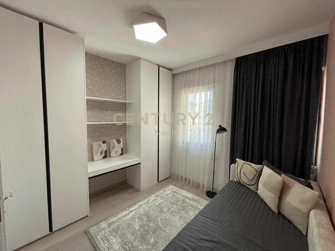 Qira, Apartament modern 2+1 Liqeni i Thate me pamje te lire!