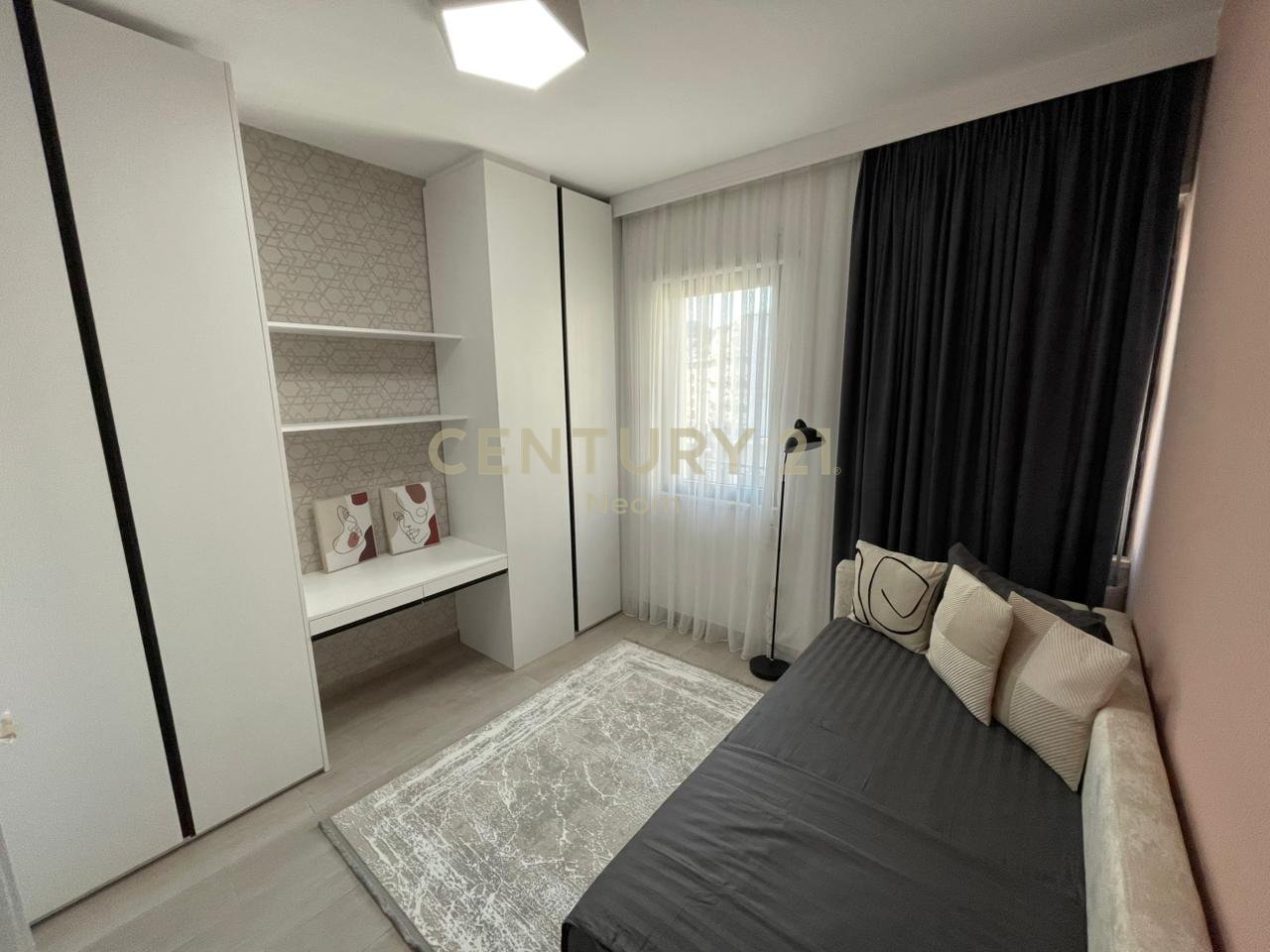 Qira, Apartament modern 2+1 Liqeni i Thate me pamje te lire!