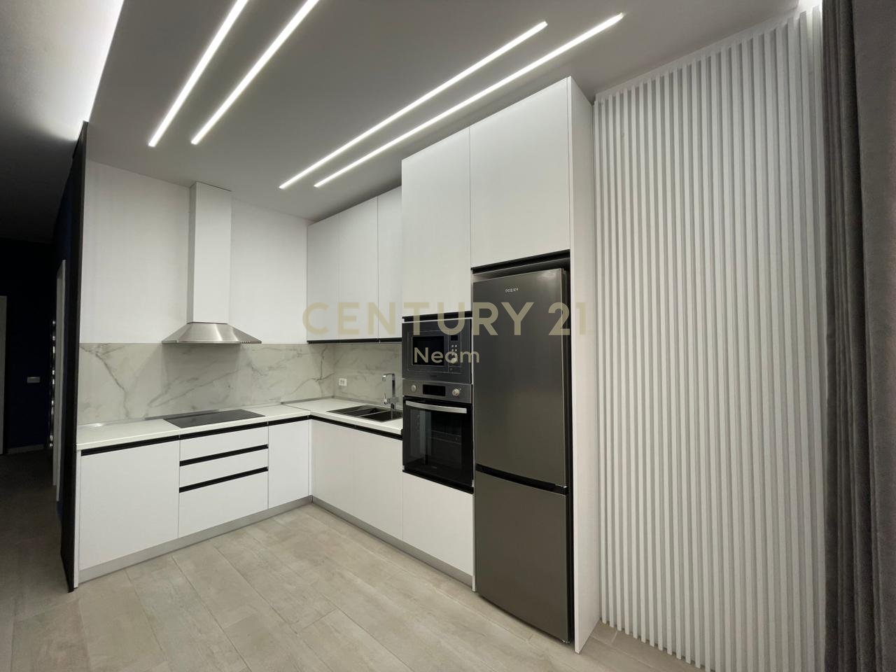 Qira, Apartament modern 2+1 Liqeni i Thate me pamje te lire!