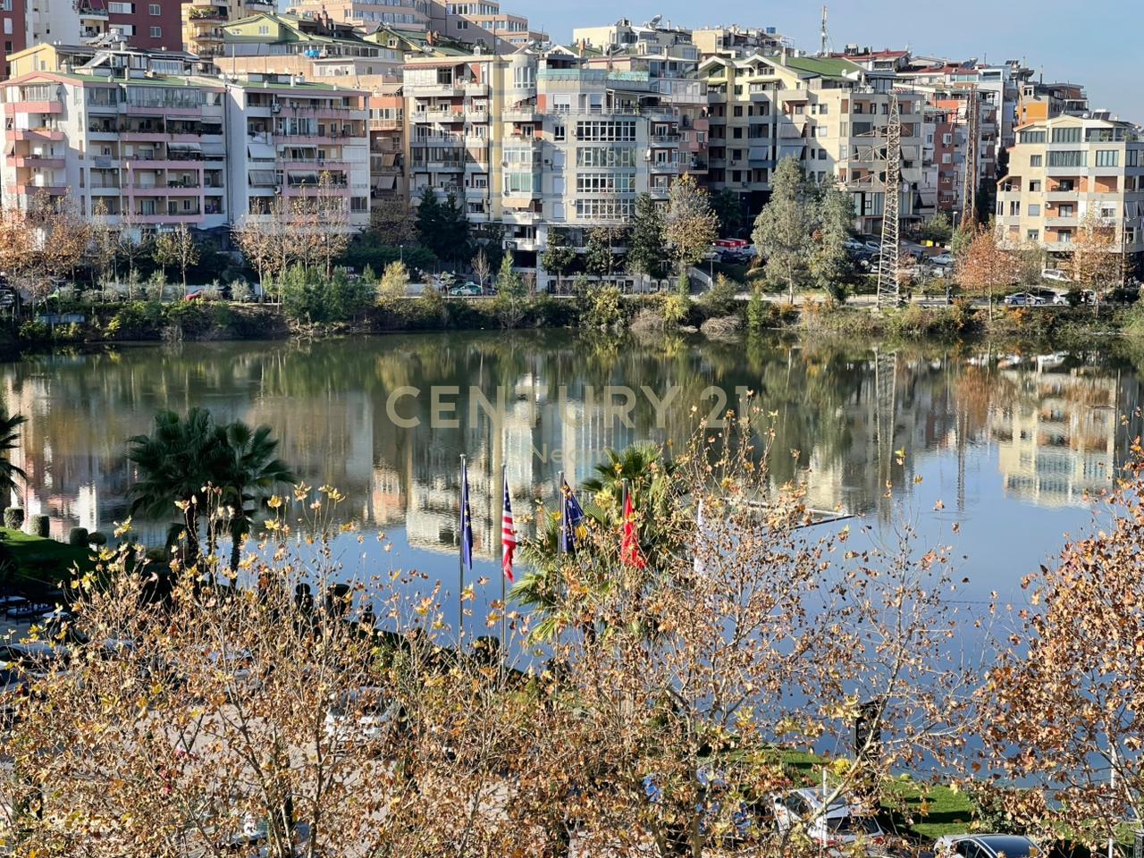 Qira, Apartament modern 2+1 Liqeni i Thate me pamje te lire!