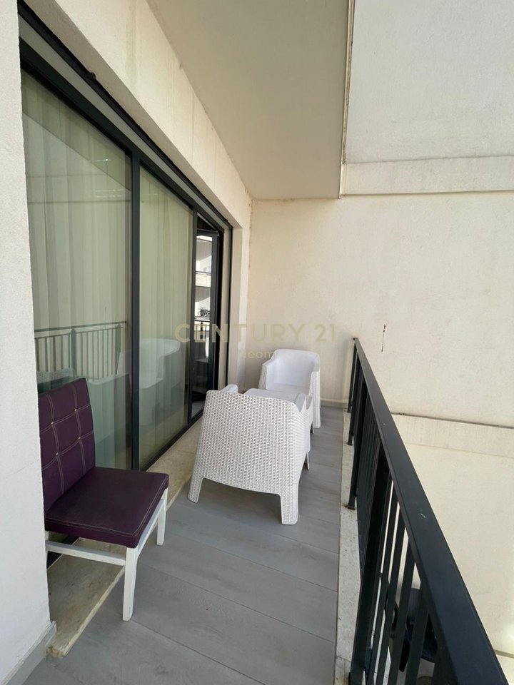 Qira, Apartament modern 2+1 Liqeni i Thate me pamje te lire!