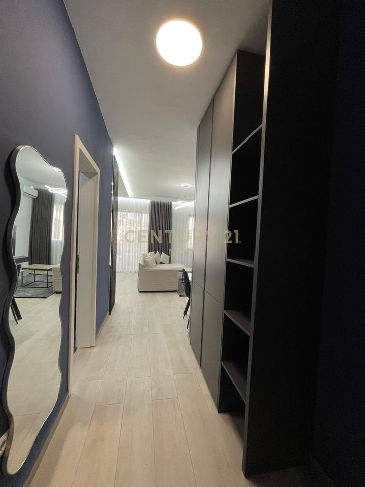 Qira, Apartament modern 2+1 Liqeni i Thate me pamje te lire!