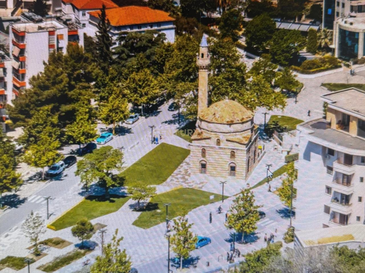 NJESI ME QIRA NE AFERSI TE "TREGUT TE MADH " PRANE GJYQIT TE VJETER!!!