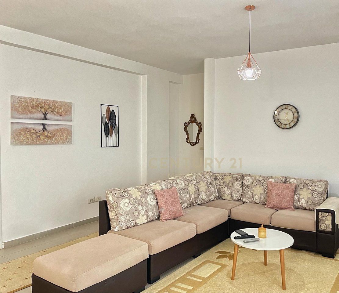 APARTAMENT 2+1 ME QIRA, ME VERANDË DHE PAMJE NGA LIQENI I THATË