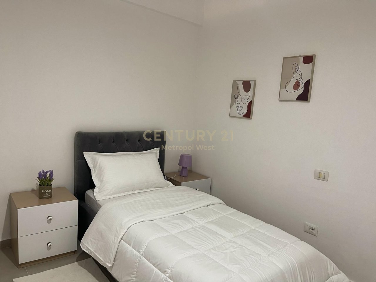 APARTAMENT 2+1 ME QIRA, ME VERANDË DHE PAMJE NGA LIQENI I THATË