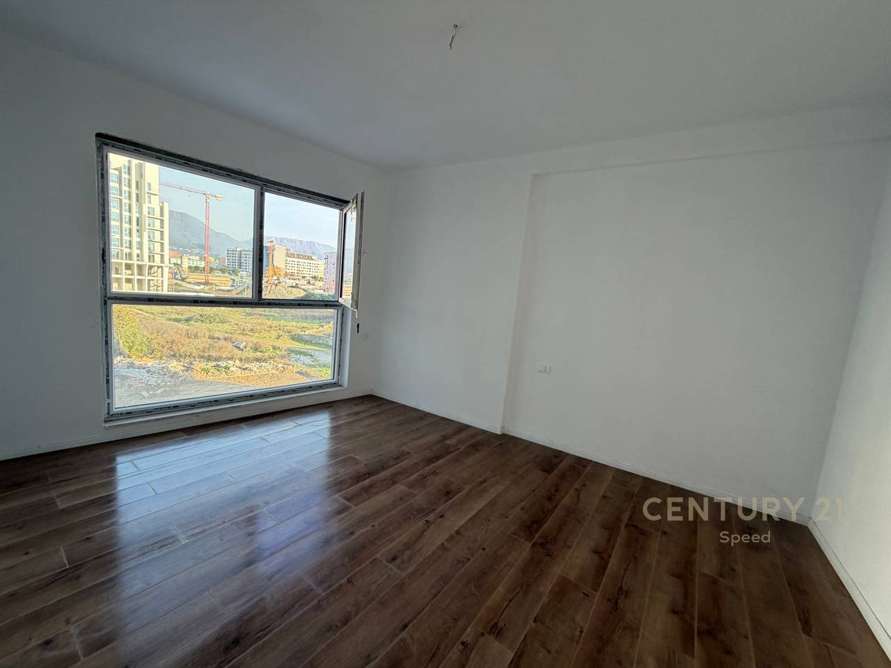 Apartament 2+1+2 per shitje ne Bulevardin e Ri, afer Ish- Stacionit te Trenit!