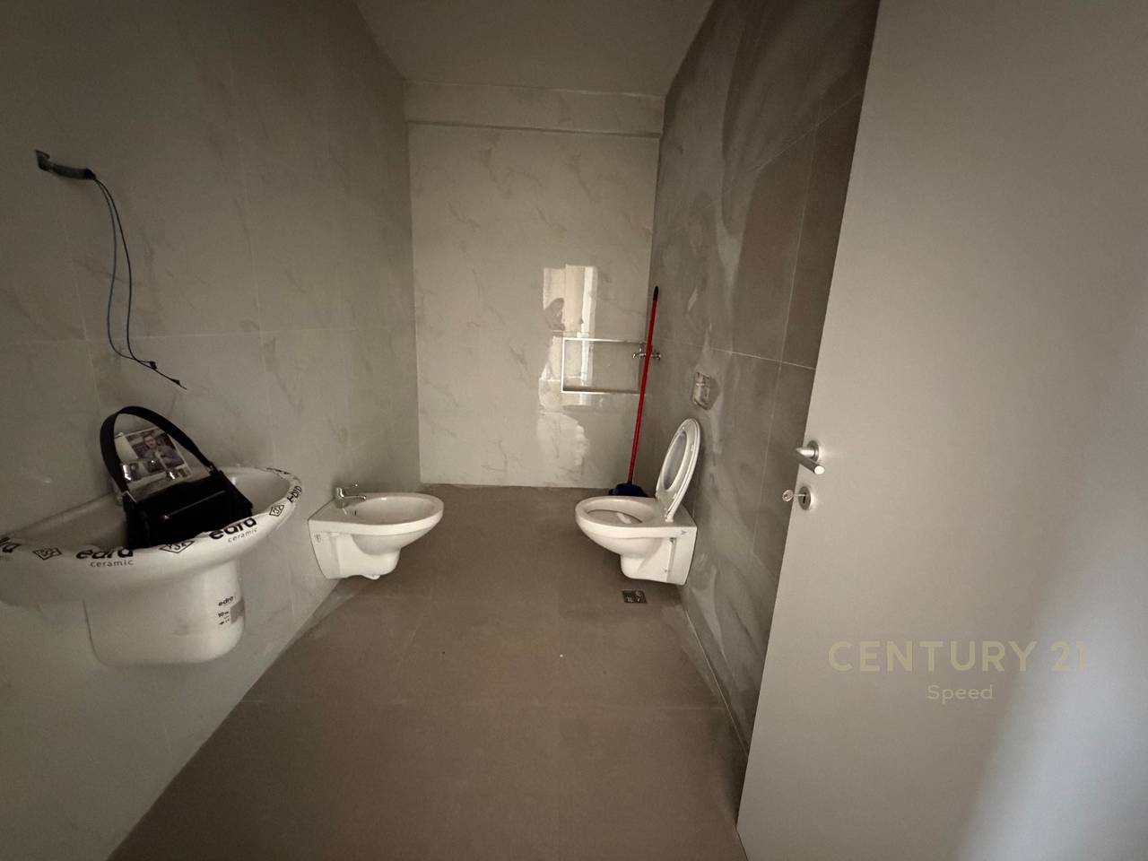 Apartament 2+1+2 per shitje ne Bulevardin e Ri, afer Ish- Stacionit te Trenit!