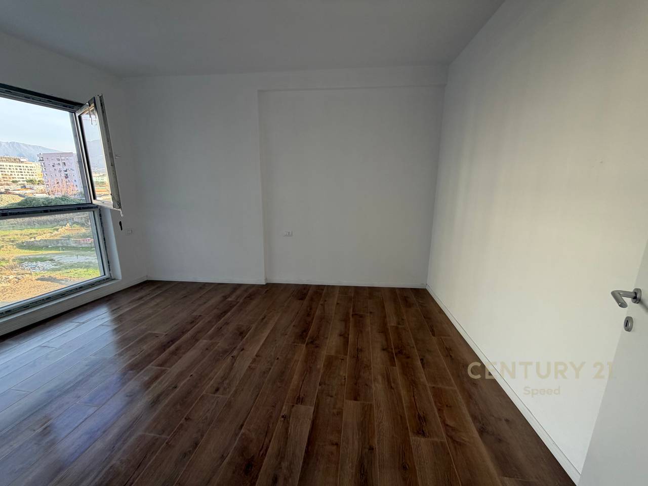 Apartament 2+1+2 per shitje ne Bulevardin e Ri, afer Ish- Stacionit te Trenit!