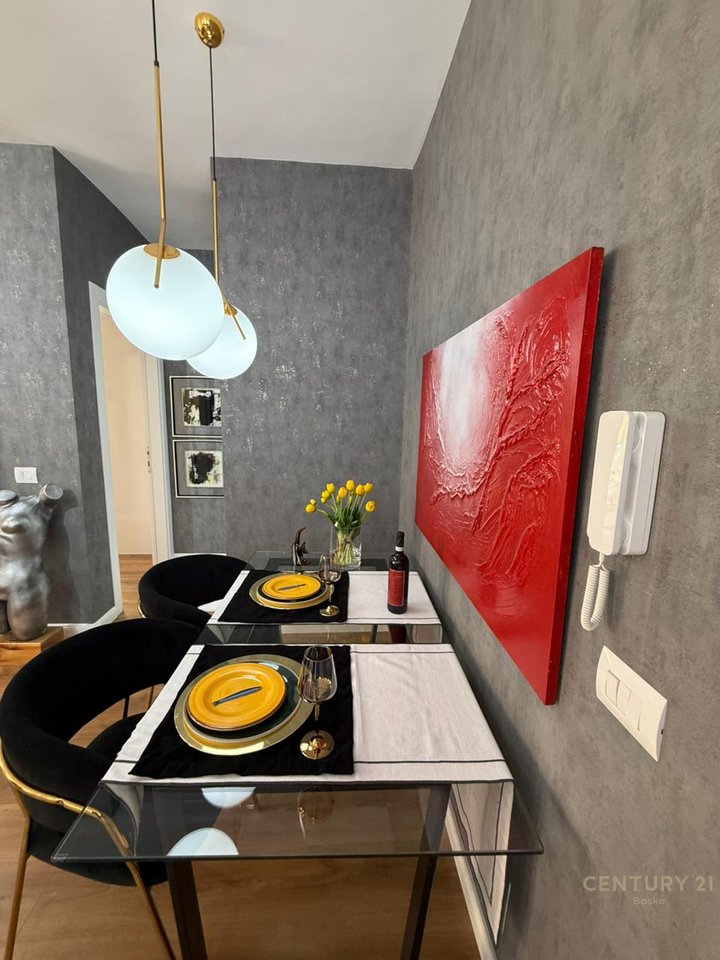 SHITET SUPER APARTAMENT 1+1 TE 21 DHJETORI!!