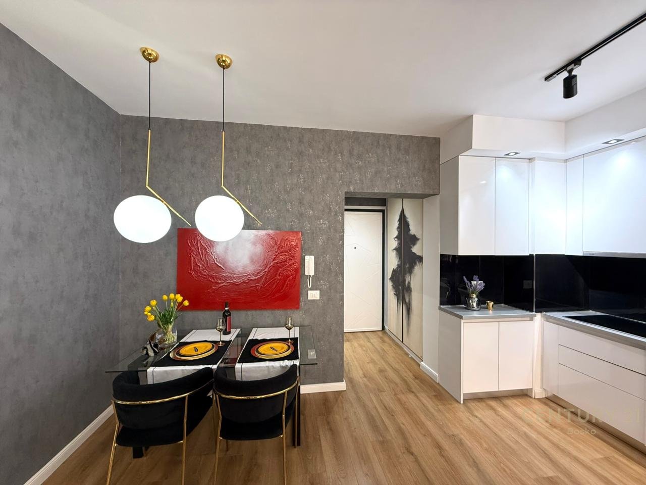 SHITET SUPER APARTAMENT 1+1 TE 21 DHJETORI!!