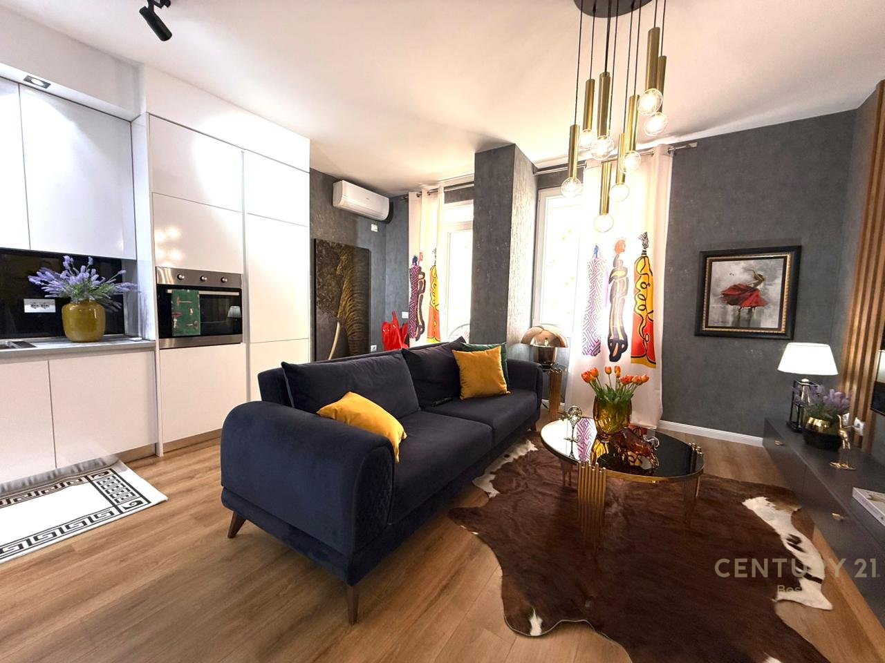 SHITET SUPER APARTAMENT 1+1 TE 21 DHJETORI!!