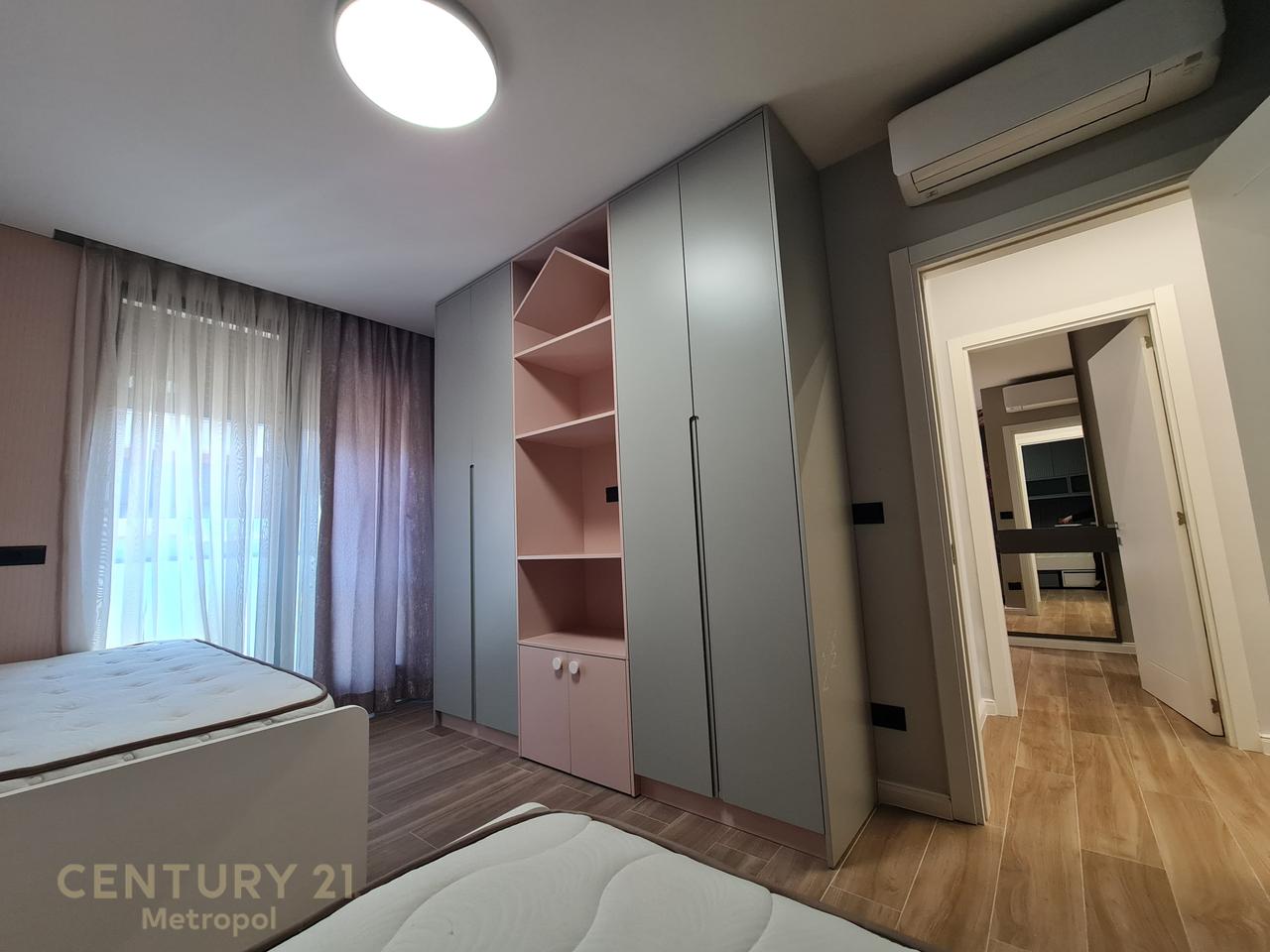 Jepet me qira apartament 2+1+2 me post parkimi, pranë qendrës tregtare TEG