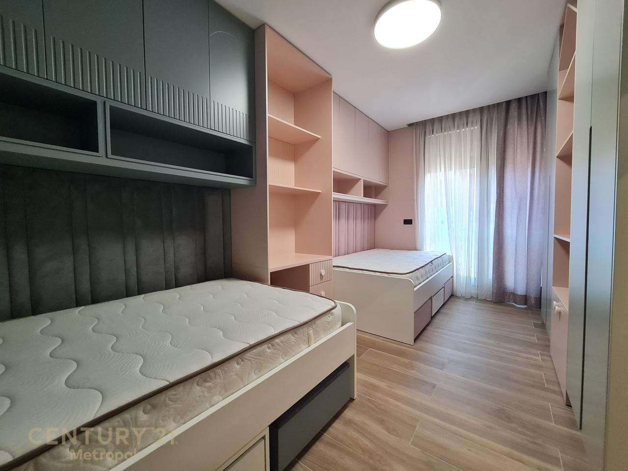 Jepet me qira apartament 2+1+2 me post parkimi, pranë qendrës tregtare TEG