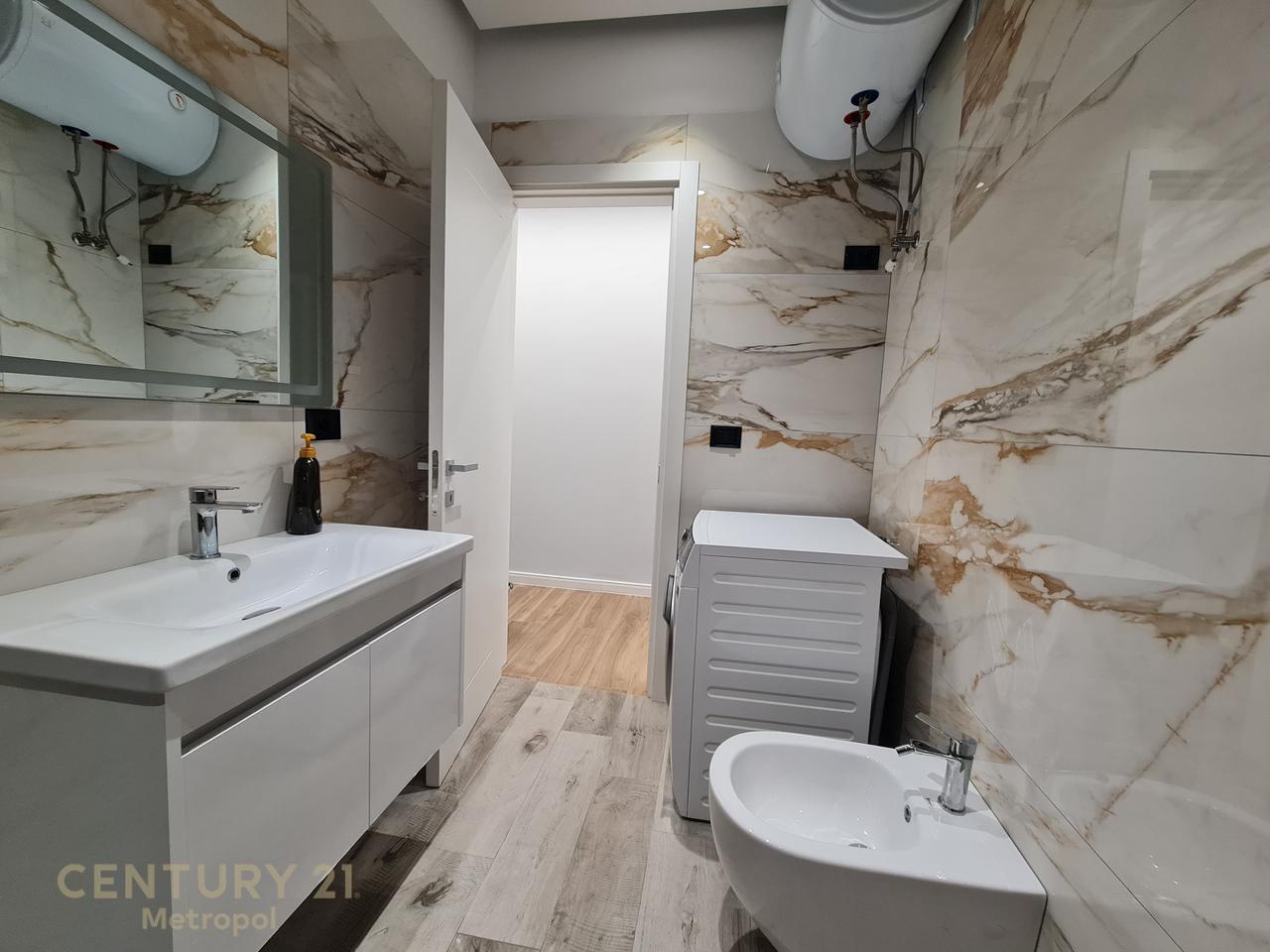 Jepet me qira apartament 2+1+2 me post parkimi, pranë qendrës tregtare TEG