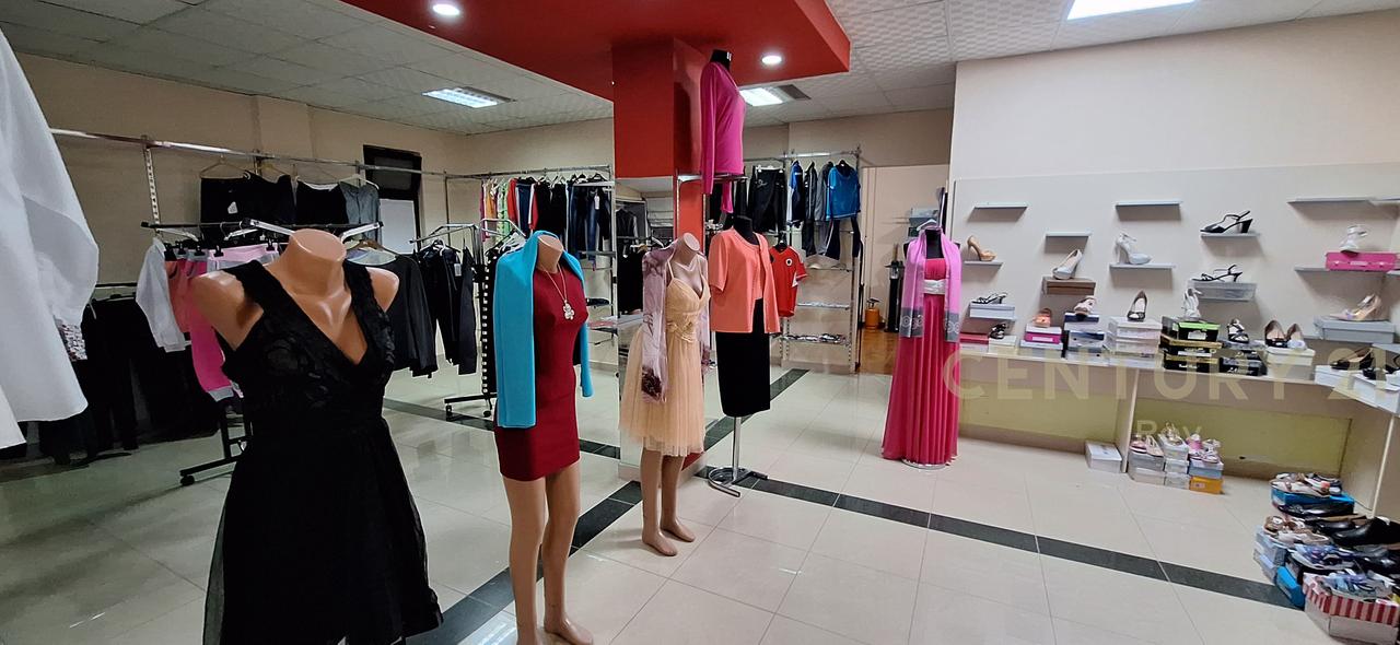 BUSINESS UNIT FOR SALE IN GOLEM CENTER!!!