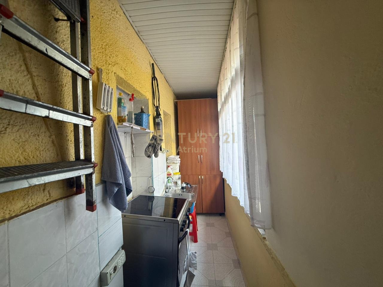 JEPET ME QIRA APARTAMENT 2+1 PRANE SHKOLLES "NIKET DARDANI"