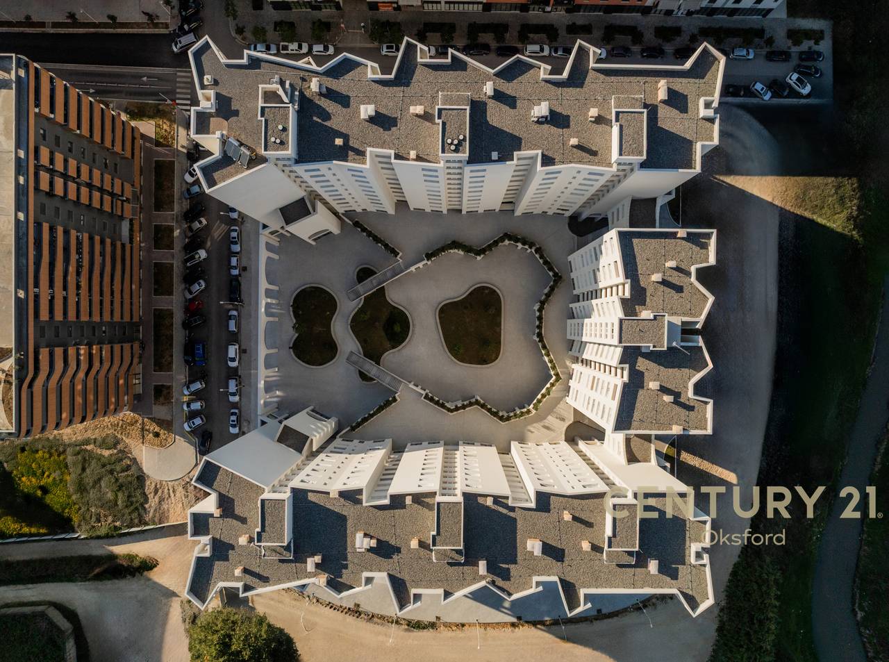 AMBIENT KOMERCIALE për SHITJE në River Residence!