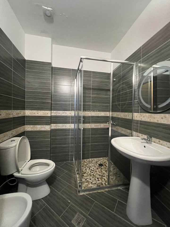 LUKS DHE PANORAMË NGA DETI – APARTAMENT 264 m², KATI I FUNDIT,VLORË!!!