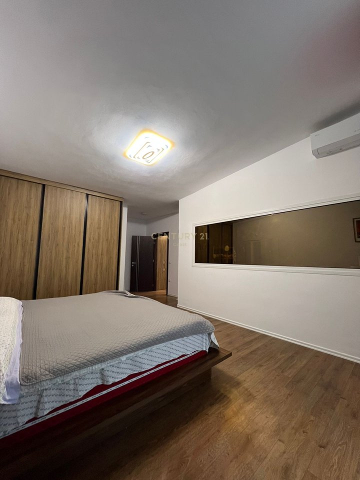 LUKS DHE PANORAMË NGA DETI – APARTAMENT 264 m², KATI I FUNDIT,VLORË!!!