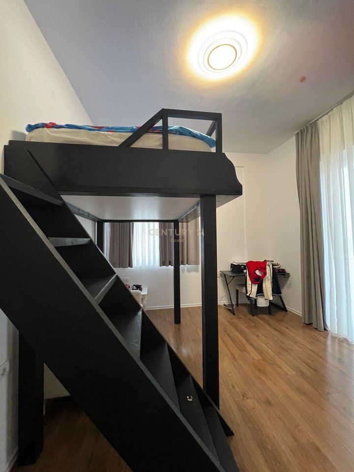 LUKS DHE PANORAMË NGA DETI – APARTAMENT 264 m², KATI I FUNDIT,VLORË!!!