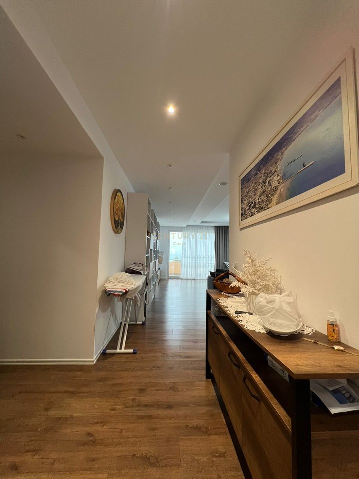 LUKS DHE PANORAMË NGA DETI – APARTAMENT 264 m², KATI I FUNDIT,VLORË!!!