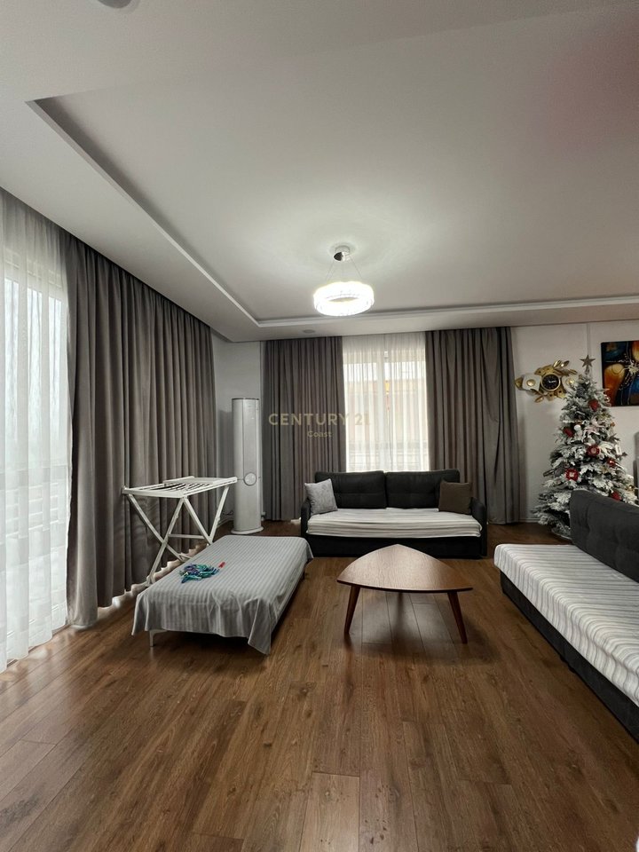 LUKS DHE PANORAMË NGA DETI – APARTAMENT 264 m², KATI I FUNDIT,VLORË!!!