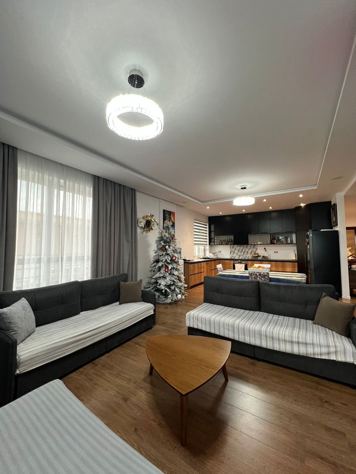 LUKS DHE PANORAMË NGA DETI – APARTAMENT 264 m², KATI I FUNDIT,VLORË!!!