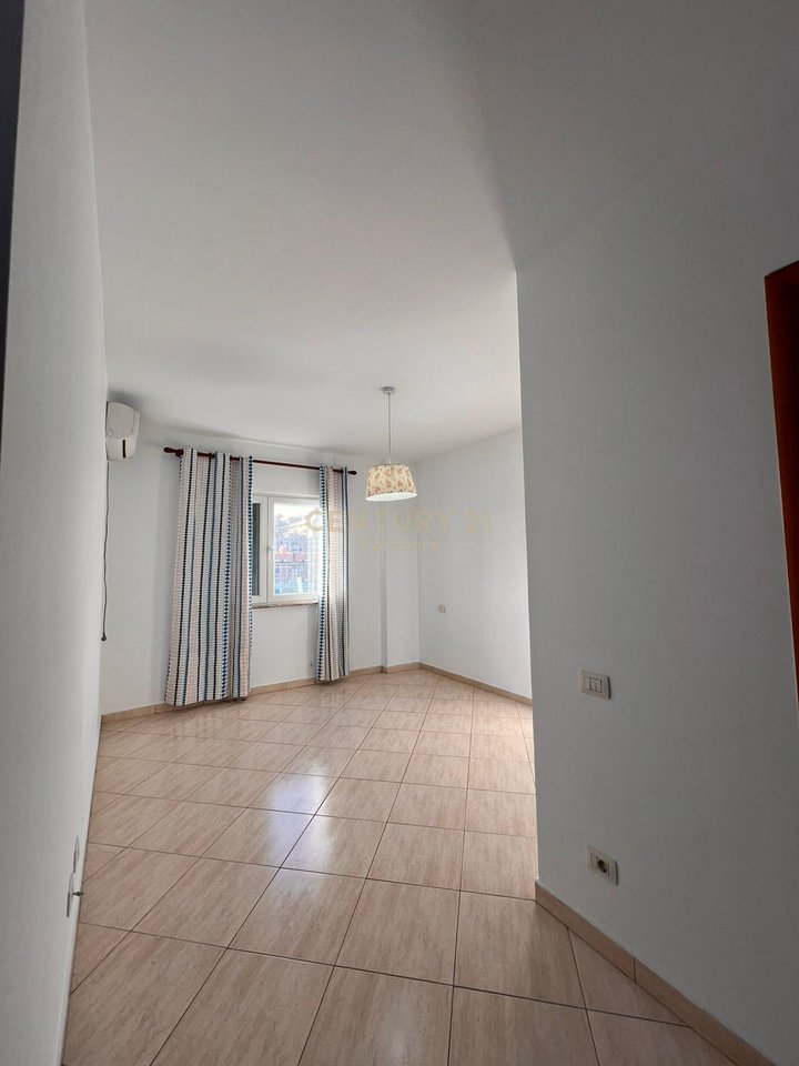 APPARTAMENTO 2+1 IN AFFITTO DI FRONTE A SPAK, STAZIONE DEI TRENI!