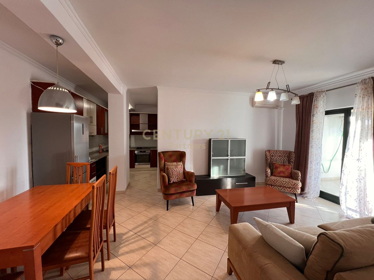 APPARTAMENTO 2+1 IN AFFITTO DI FRONTE A SPAK, STAZIONE DEI TRENI!