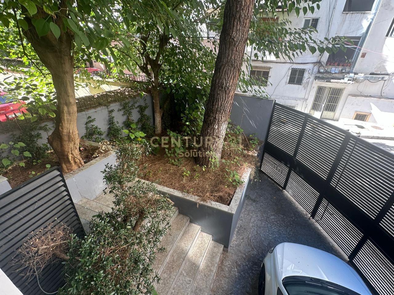 BUSINESS PREMISES FOR RENT AT ZOGU I ZI!