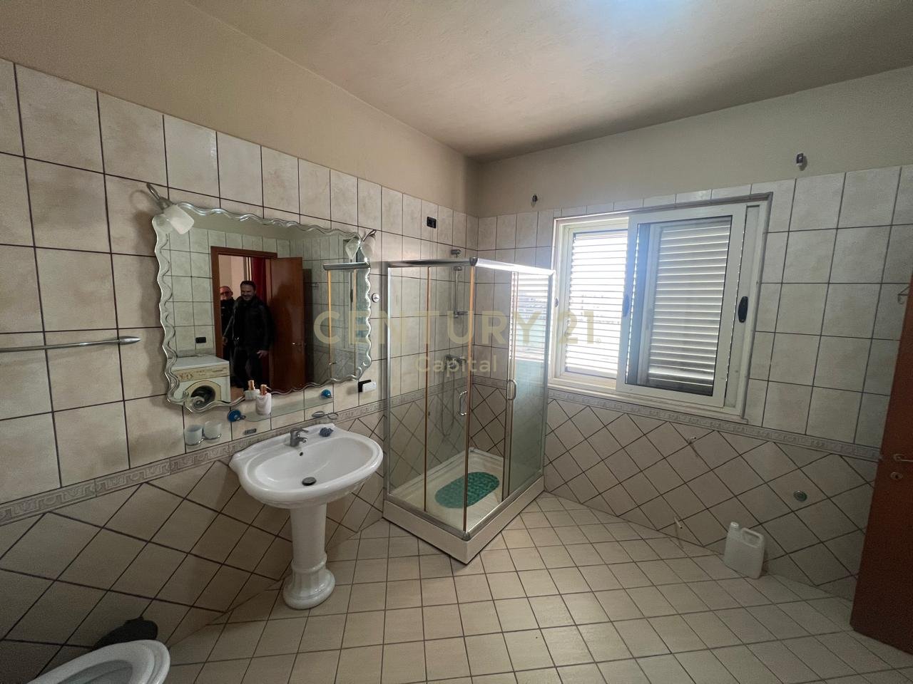 Apartament 120m2 dhe 300m2 verandë!