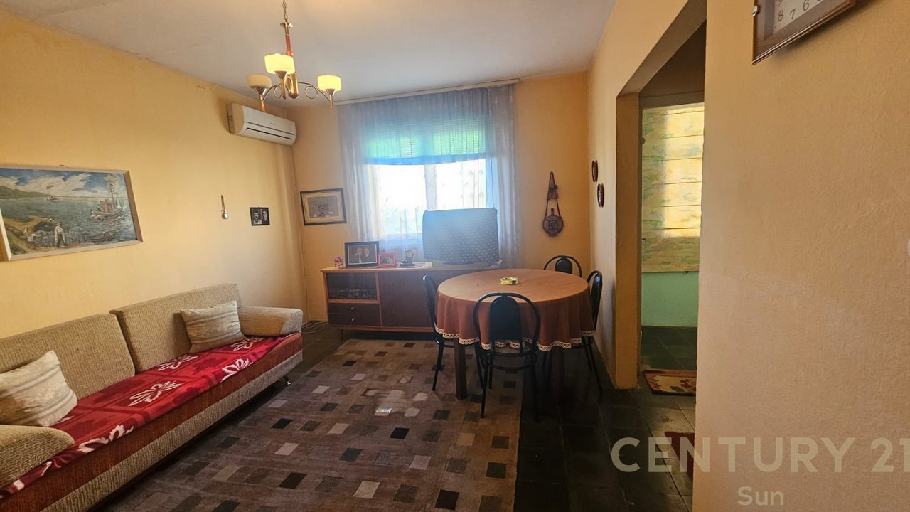 SHITET APARTAMENT 3+1 PRANE ISH PROFARMES