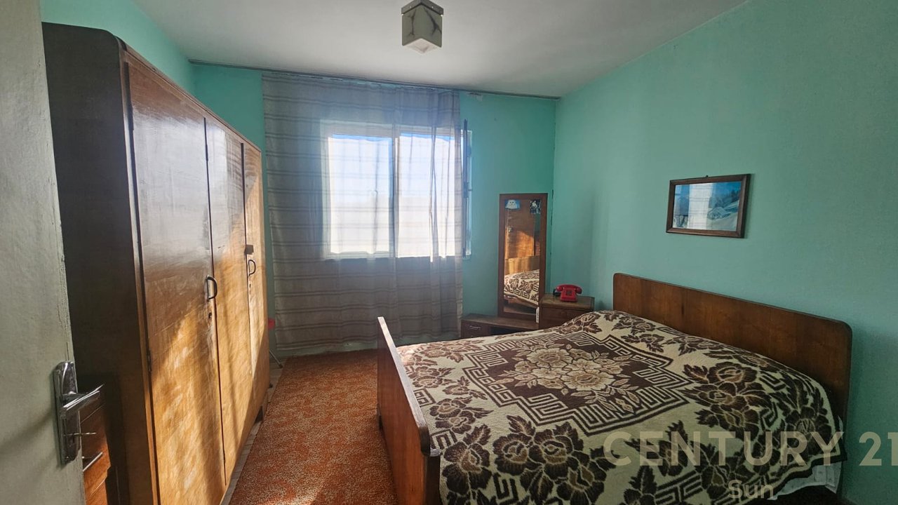 SHITET APARTAMENT 3+1 PRANE ISH PROFARMES