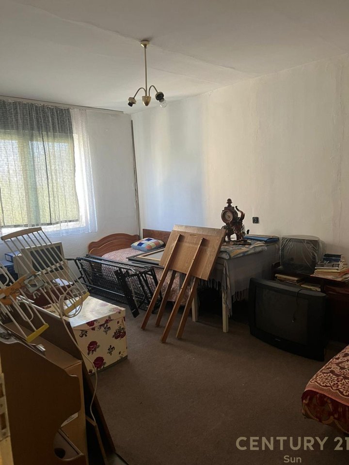 SHITET APARTAMENT 3+1 PRANE ISH PROFARMES