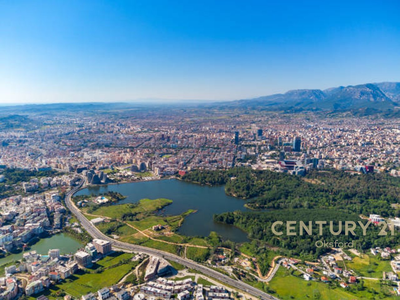 TOKË PËR SHITJE PRANË LIQENIT TË THATË! 1000 m2