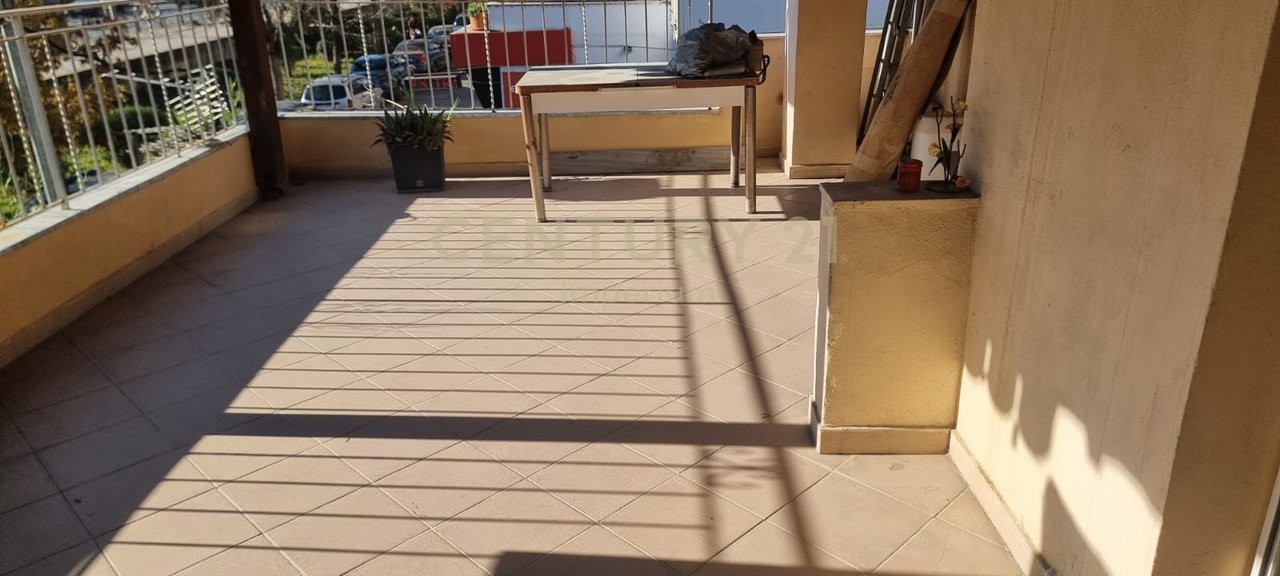 Apartament 2+1 për Qira në Kombinat!