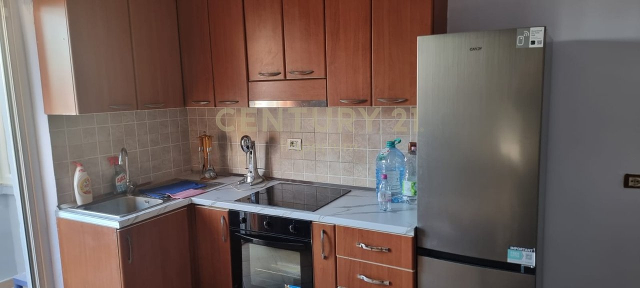 Apartament 2+1 për Qira në Kombinat!