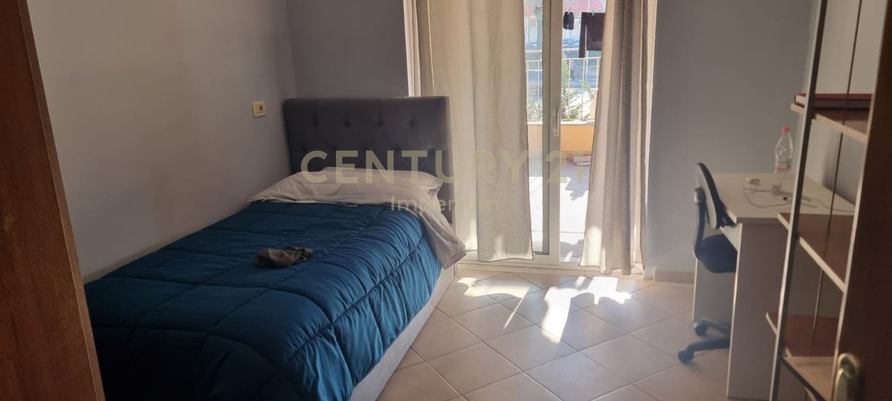 Apartament 2+1 për Qira në Kombinat!
