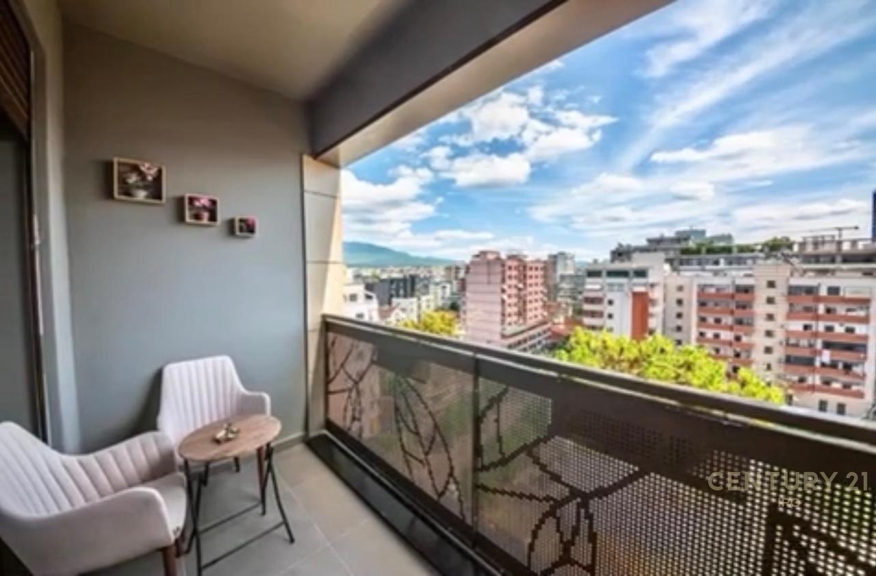 JEPET ME QIRA APARTAMENT 1+1 TEK GREEN TARACE, RRUGA BARRIKADAVE !