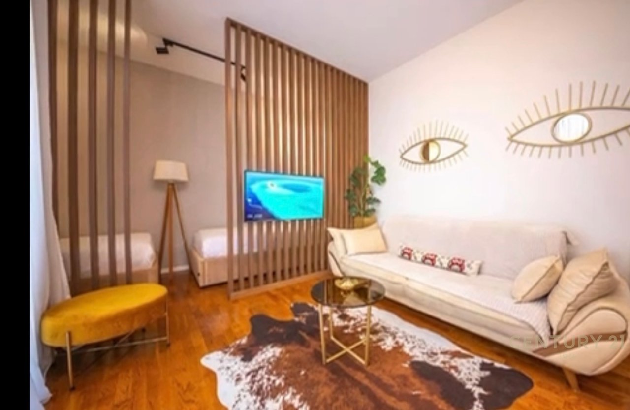JEPET ME QIRA APARTAMENT 1+1 TEK GREEN TARACE, RRUGA BARRIKADAVE !