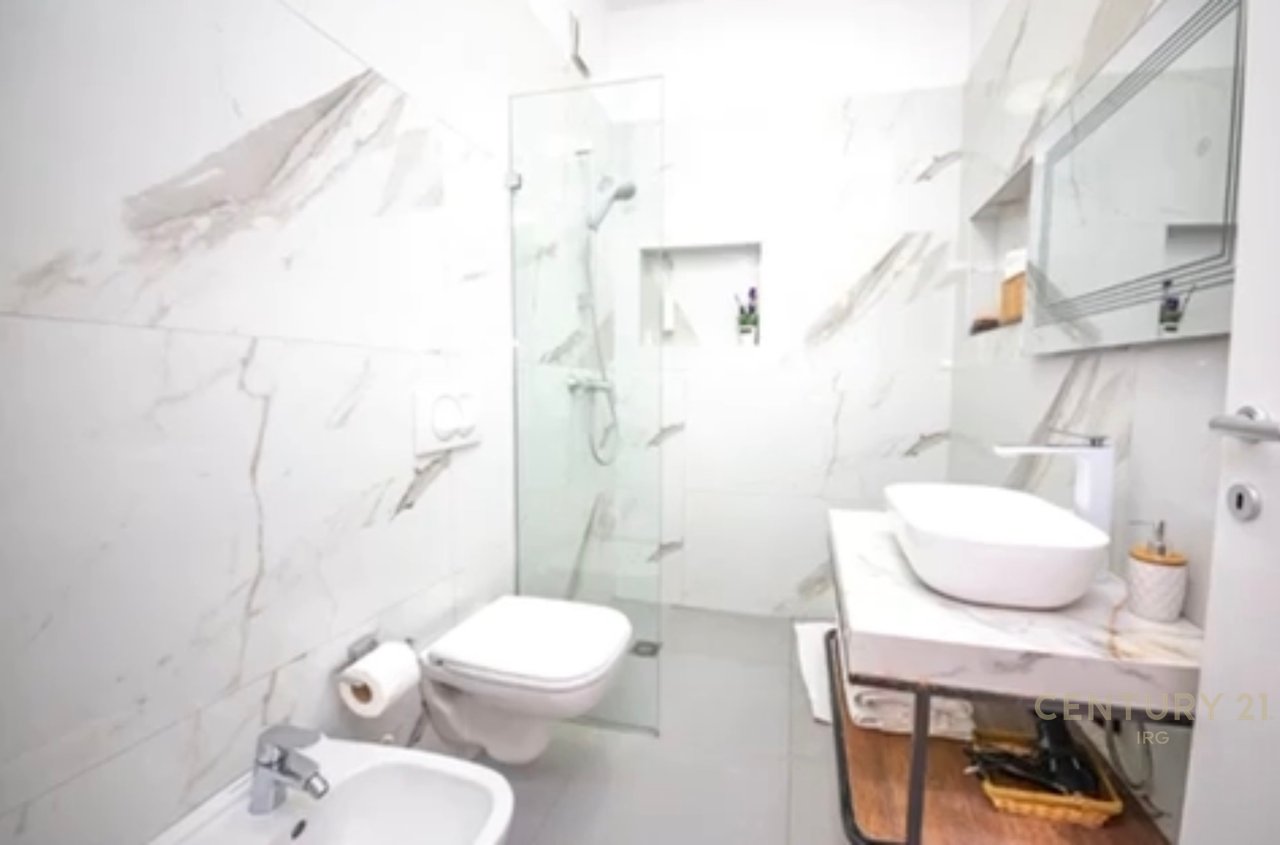 JEPET ME QIRA APARTAMENT 1+1 TEK GREEN TARACE, RRUGA BARRIKADAVE !