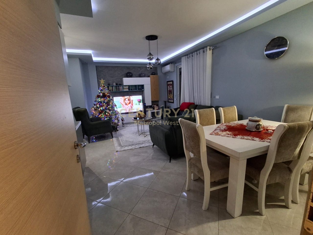 Appartamento 2+1+2 bagni, con posto auto in vendita - Fresku Tirana!