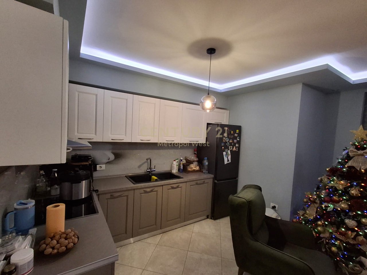 Appartamento 2+1+2 bagni, con posto auto in vendita - Fresku Tirana!