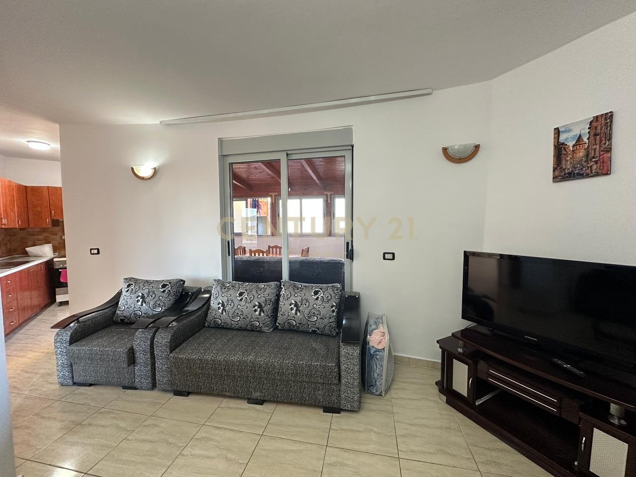 XHAMLLIKU, APARTAMENT 2+1 PER QIRA