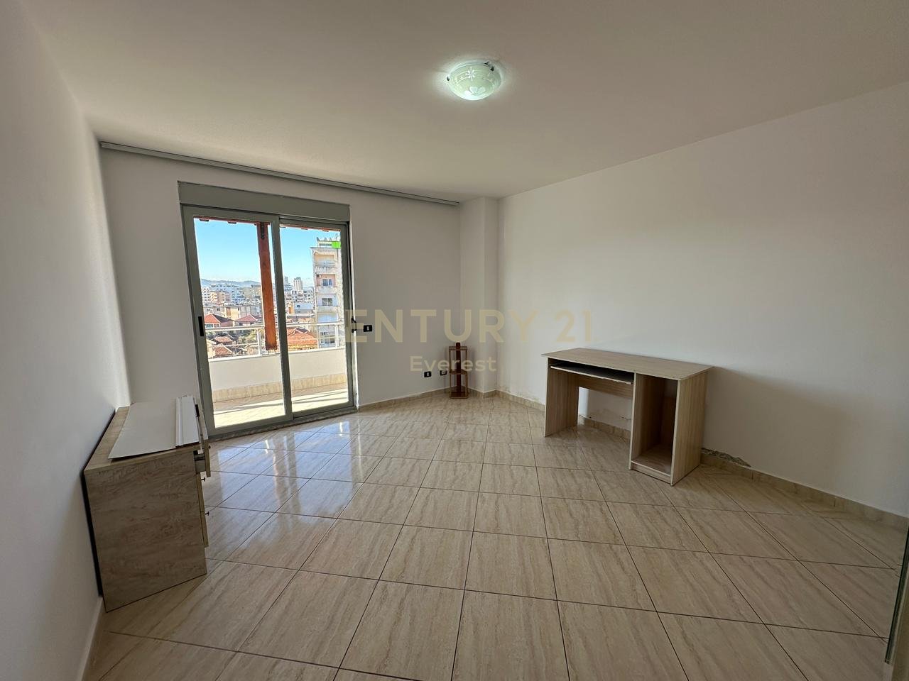 XHAMLLIKU, APARTAMENT 2+1 PER QIRA